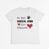 Az élet sokkal jobb egy malamuttal férfi póló