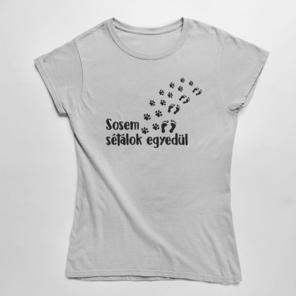 Sosem sétálok egyedül női póló